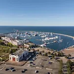 CBlue Ferienhaus am Yachthafen - Moewe